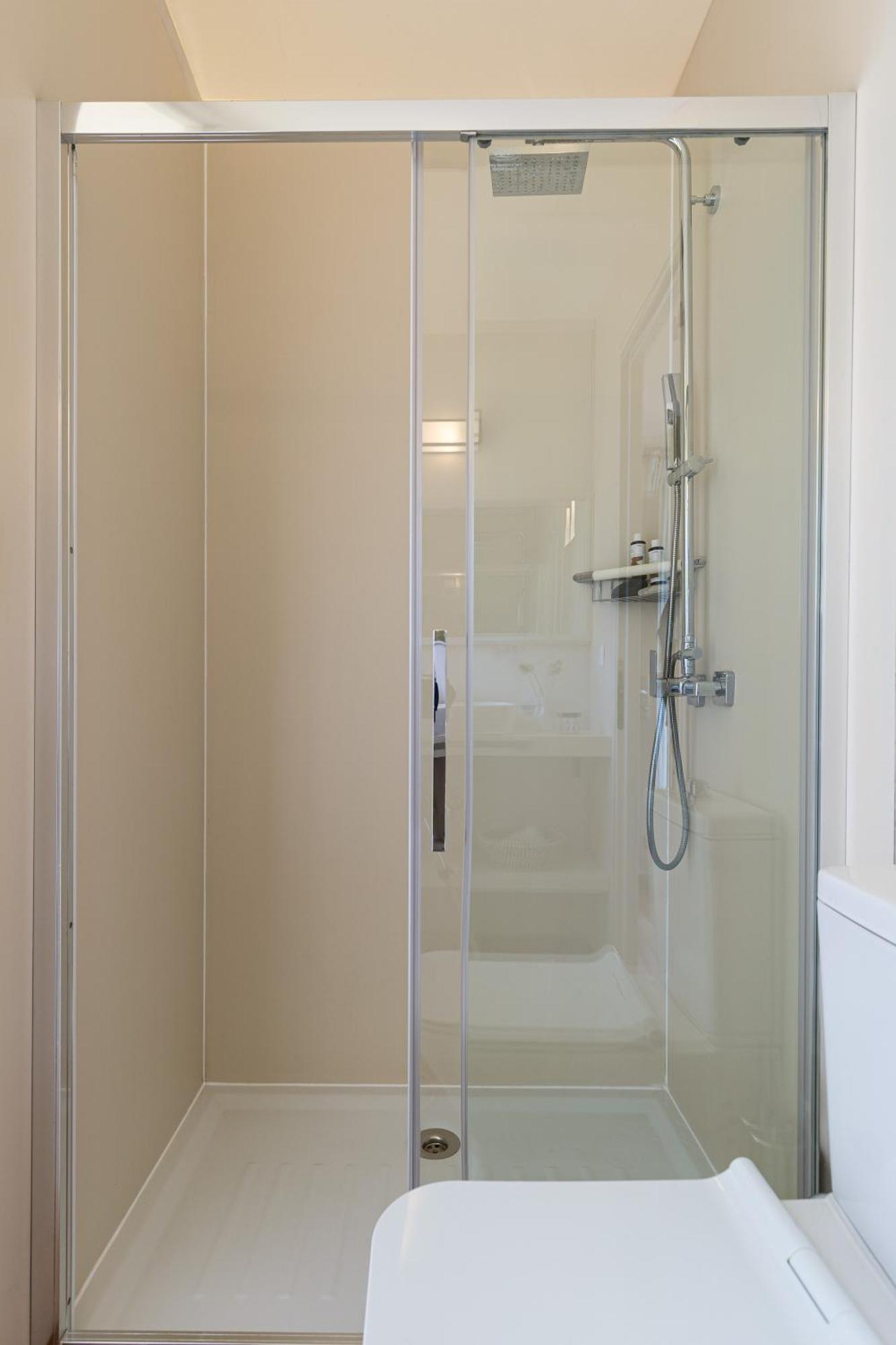 Ihousevillage Полихроно Номер фото